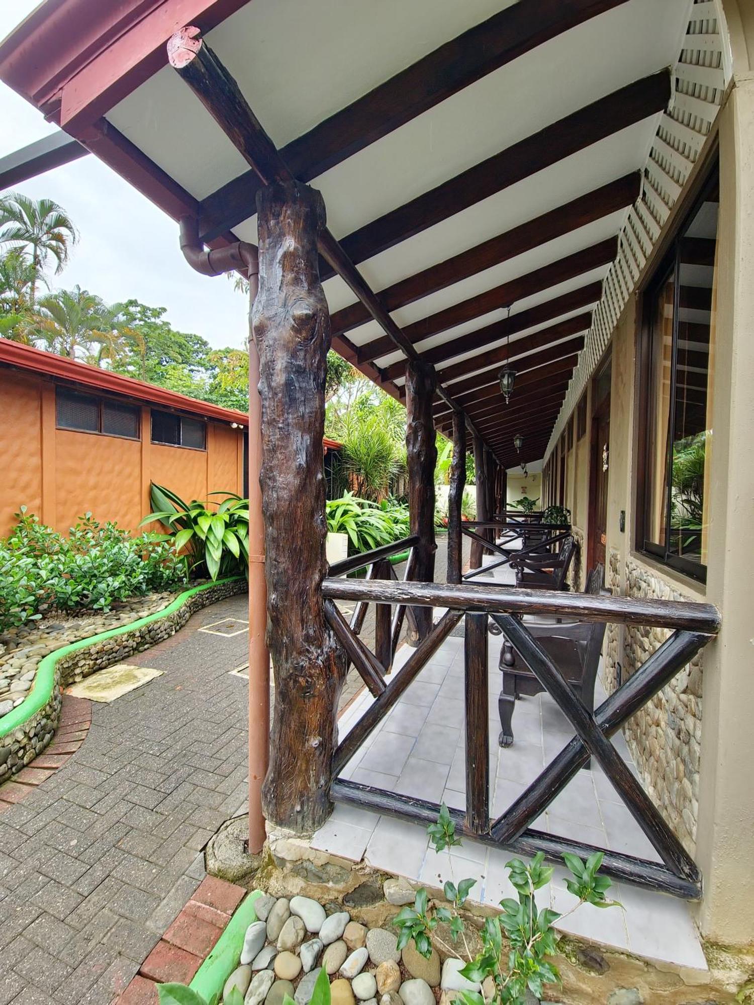 Diuwak Hotel Dominical Exterior foto